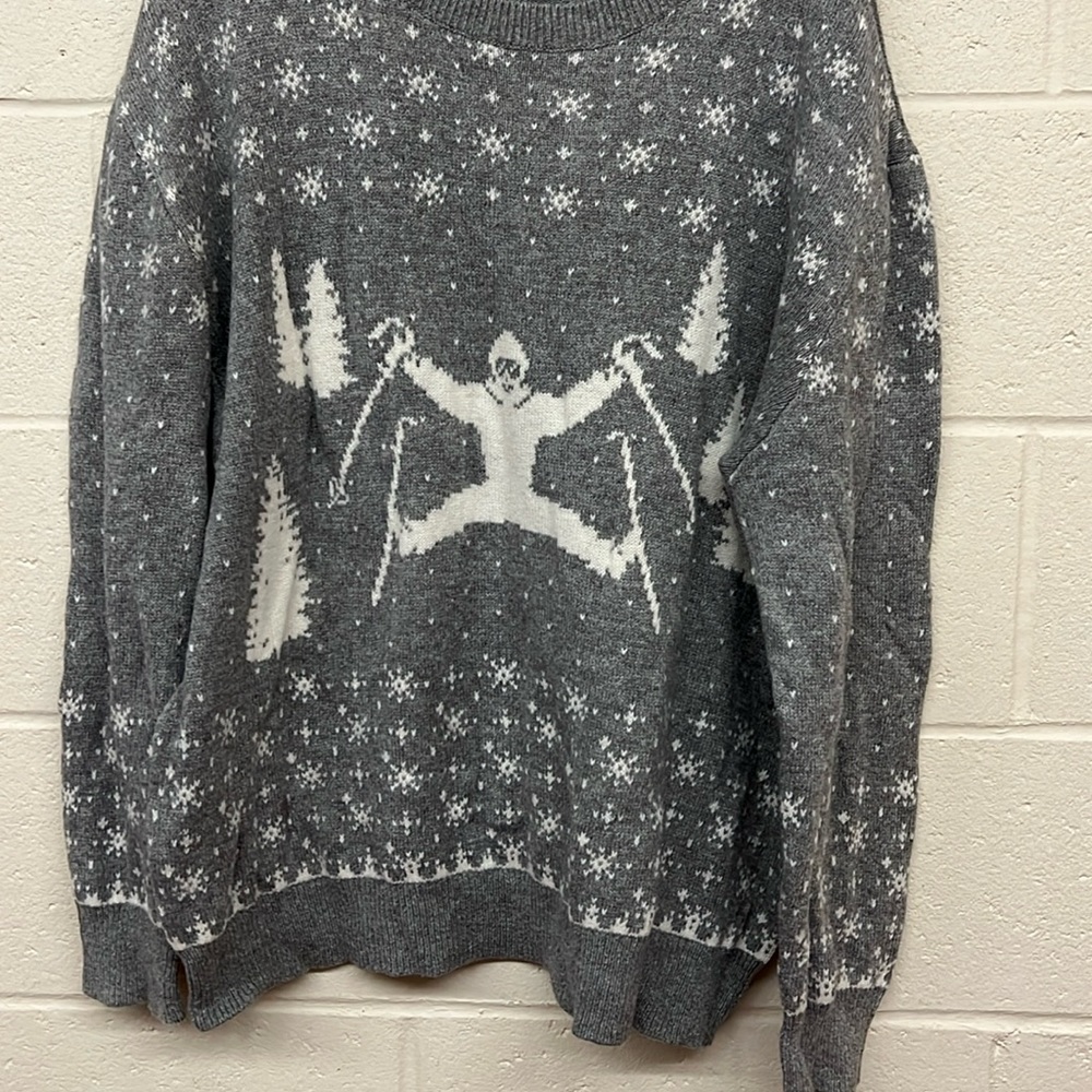 Label of graded goods, skier sweater ⛷️